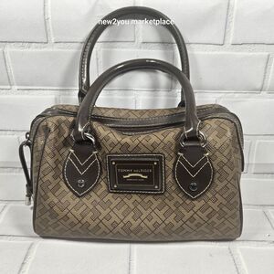 tommy hilfiger hand bag compact purse brown with black interior lightly used
